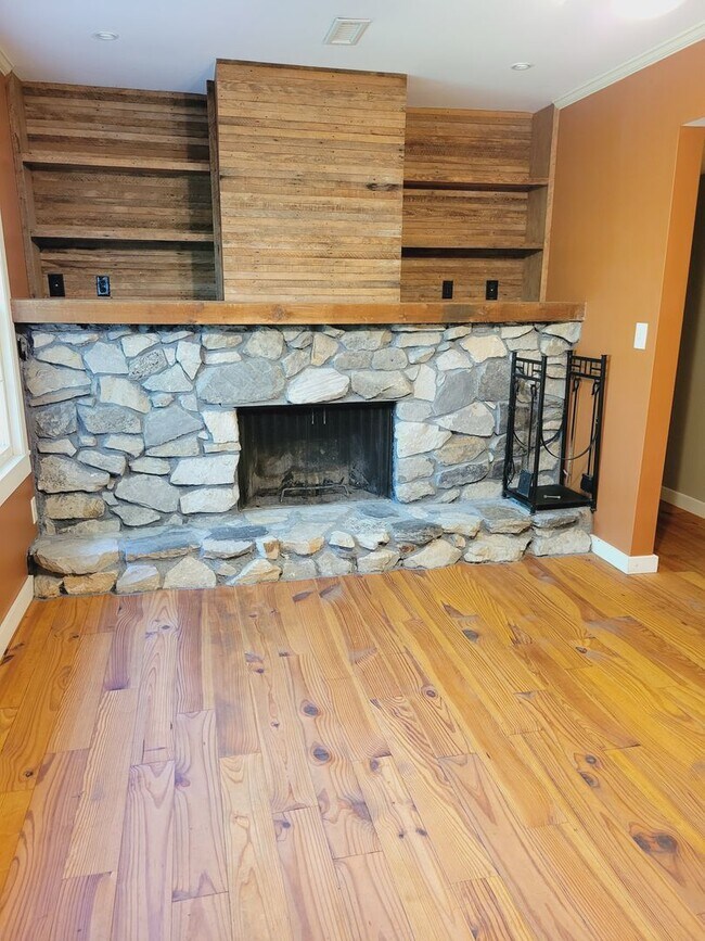 Building Photo - 984 Shades Crest Rd