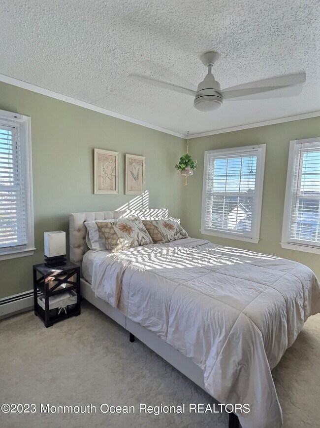 Building Photo - 179 Bernard Dr