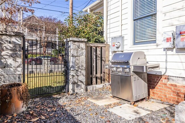 Building Photo - 69 Randolph St NE