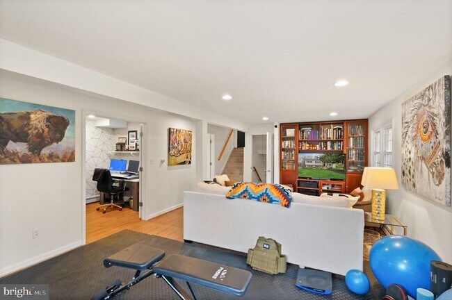 Building Photo - 4408 Tarpon Ln
