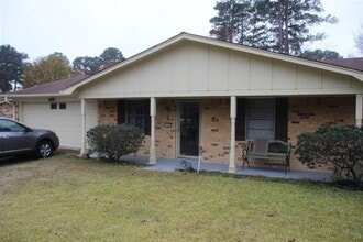 Building Photo - 2403 Balsam St