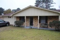 Building Photo - 2403 Balsam St