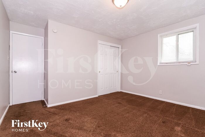 Building Photo - 6616 Oakview Dr N
