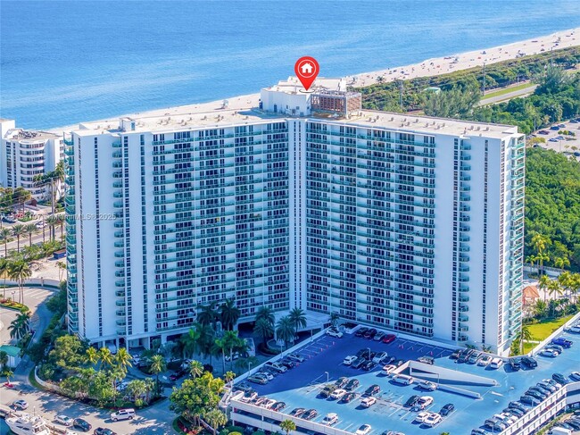 Building Photo - 100 Bayview Dr