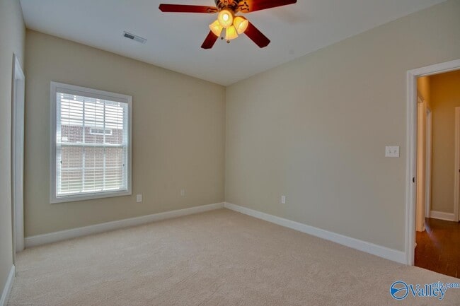 Building Photo - 112 SW Autumn Cove Dr