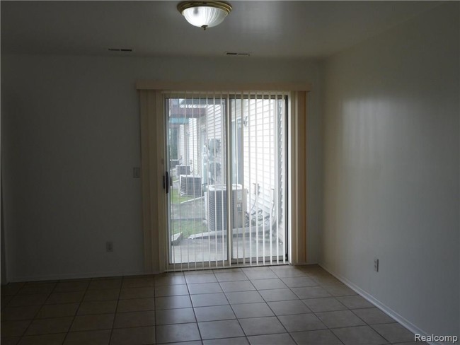 Building Photo - 5711 Fox Hill Dr
