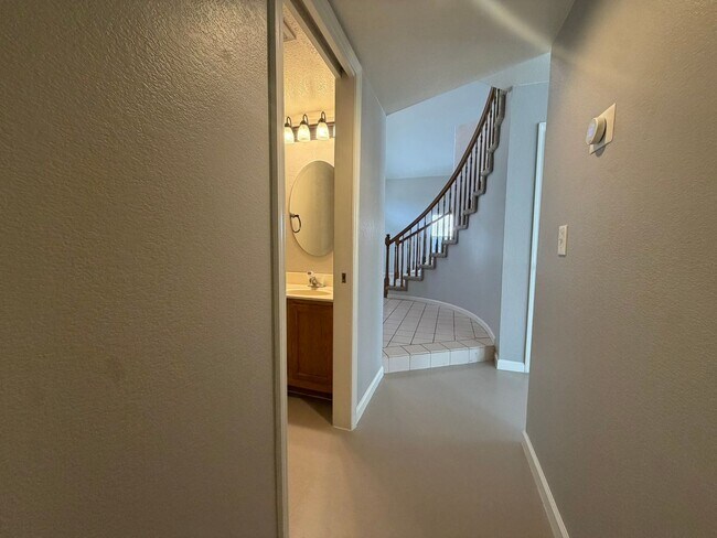 Building Photo - 8420 Oak Flat Way