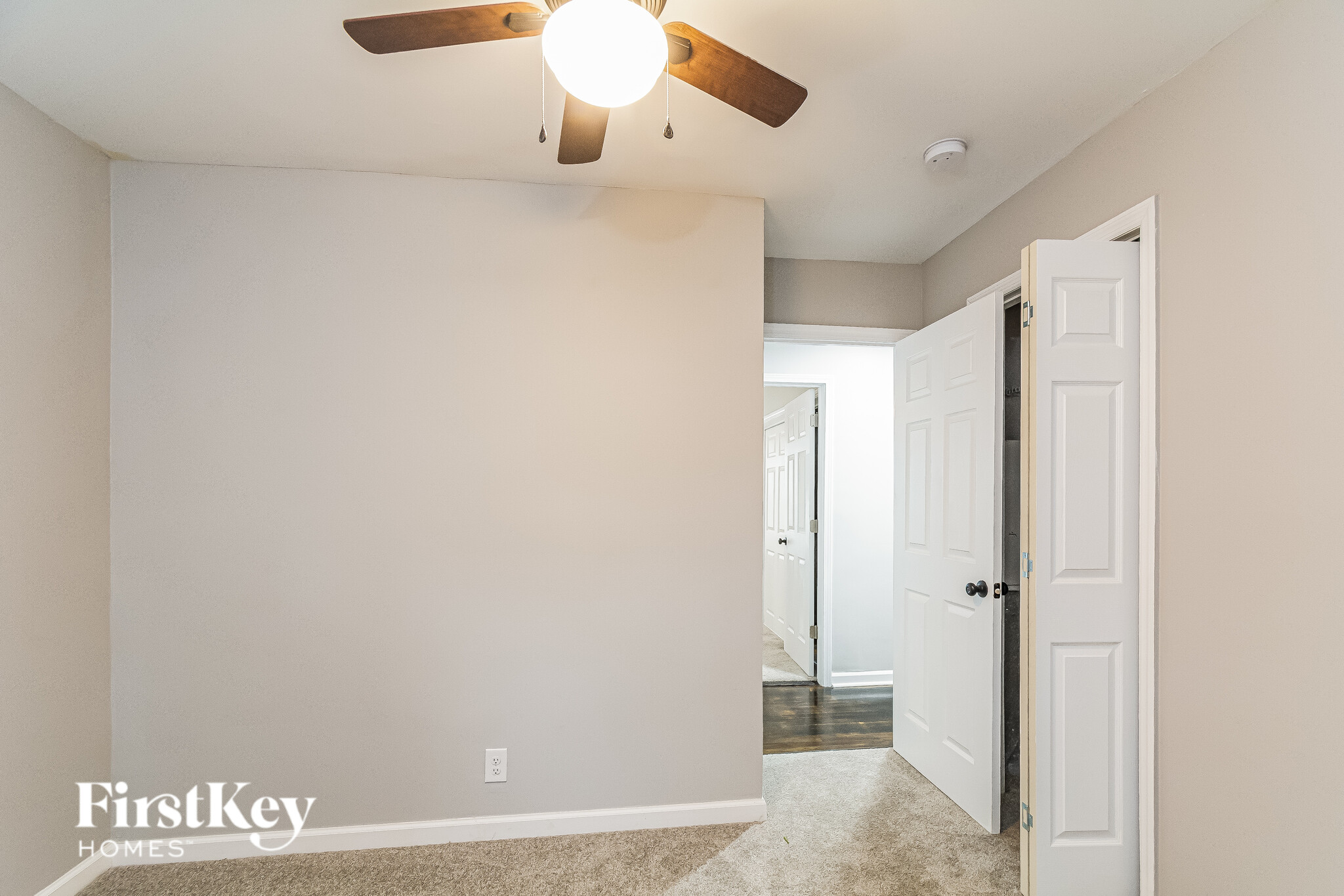 Building Photo - 401 Sparella St