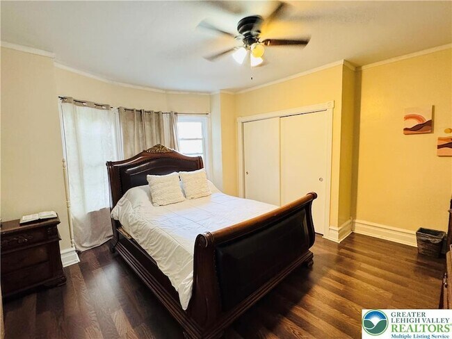 Building Photo - 1523 W Chew St