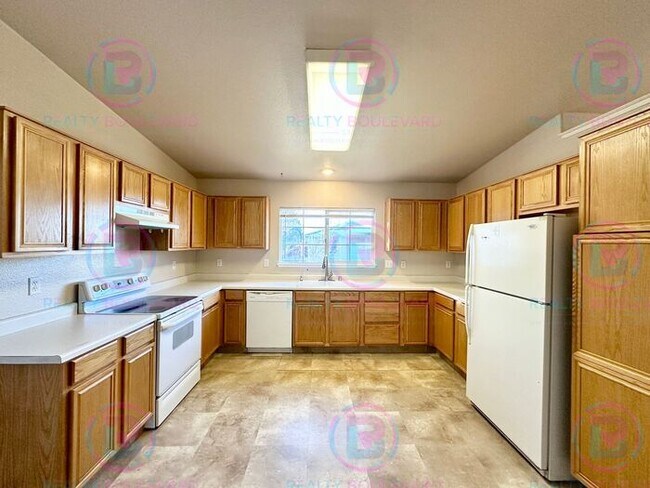 Building Photo - 1 Month Free!!! Beautiful 3BR 2 Bath home with RV Parking!