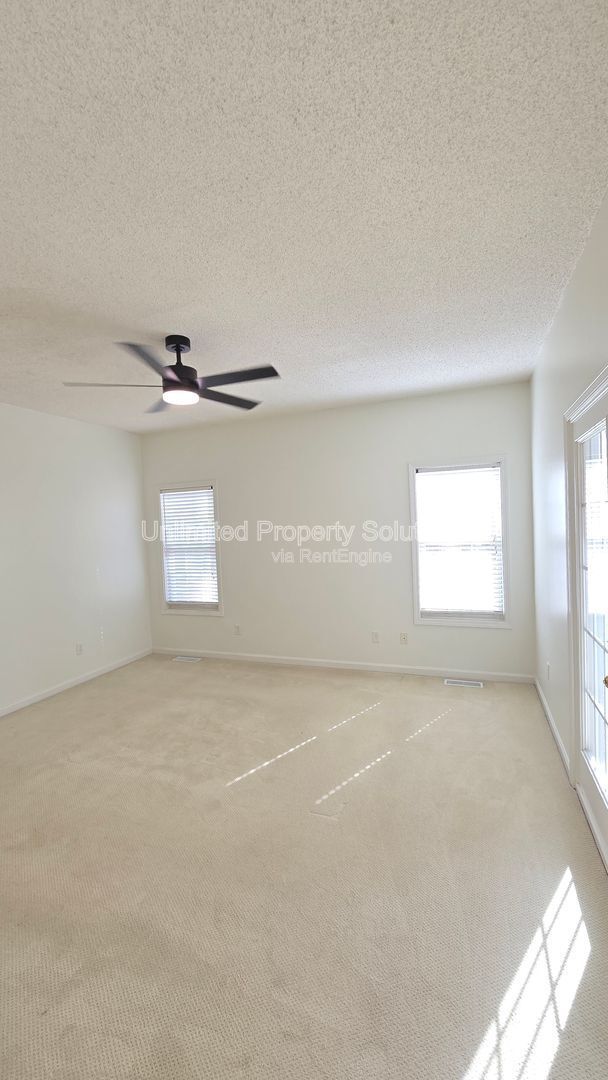 Building Photo - 426 Lansdowne Rd