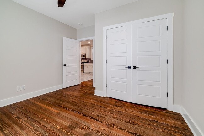 Building Photo - Townhome Close To Downtown..Available NOW!!!