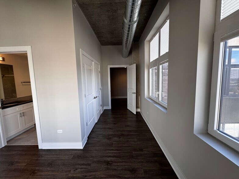 Building Photo - 3845 N Broadway St