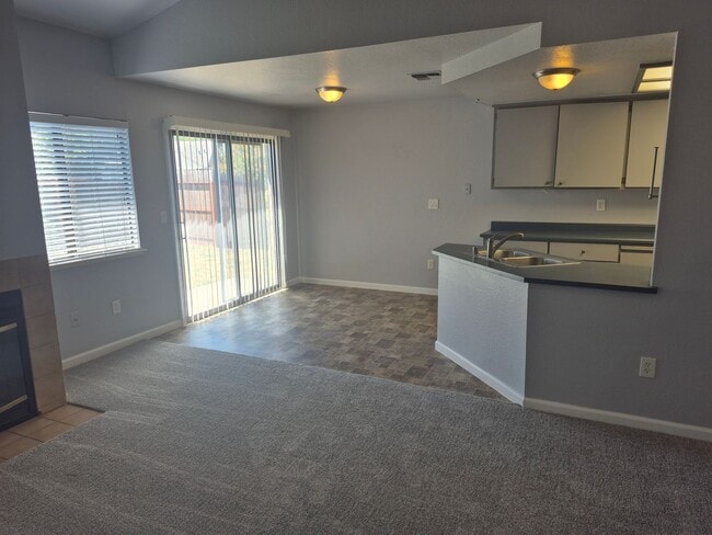 Building Photo - Updated 3 Bedroom Home