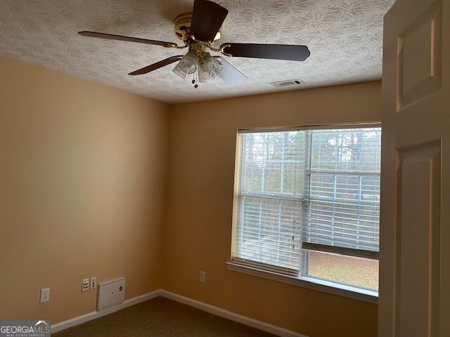 Building Photo - 615 Autumn Leaf Cir