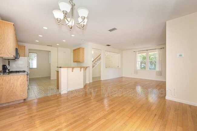 Building Photo - 280 Soaring Hawk Ln