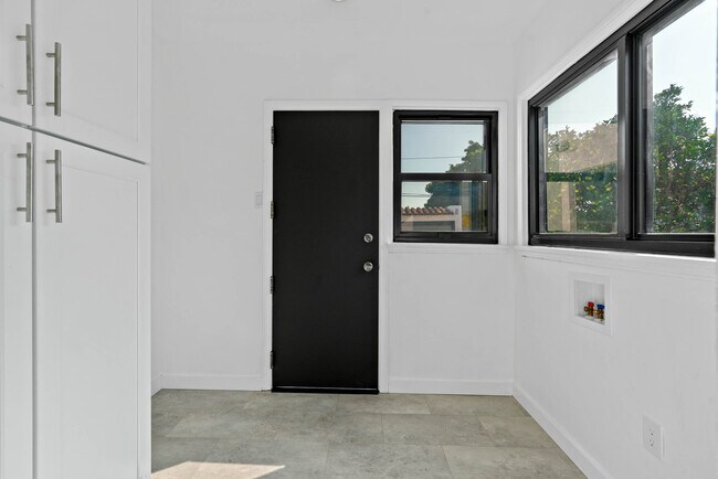 Building Photo - 8702 S 4th Ave