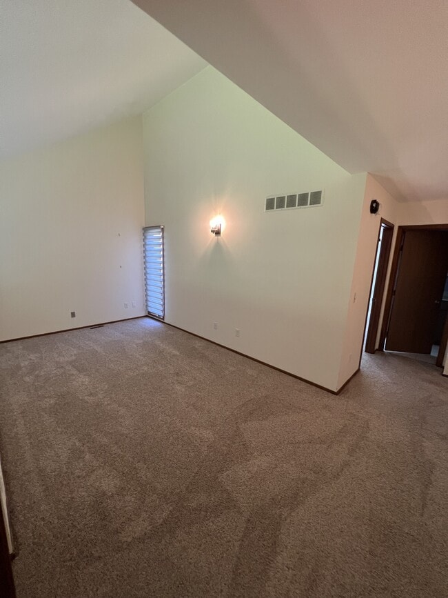 Building Photo - 3633 E Meadows Ct