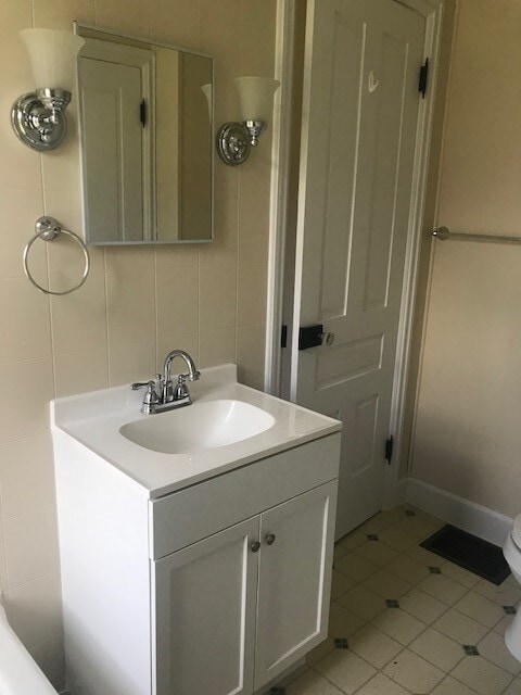 Building Photo - Classic 2 bedroom borough home MONTH TO MONTH LEASE ONLY!