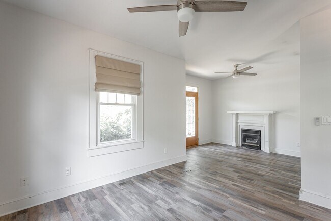 Building Photo - 2 Bedroom Home in North Chattanooga