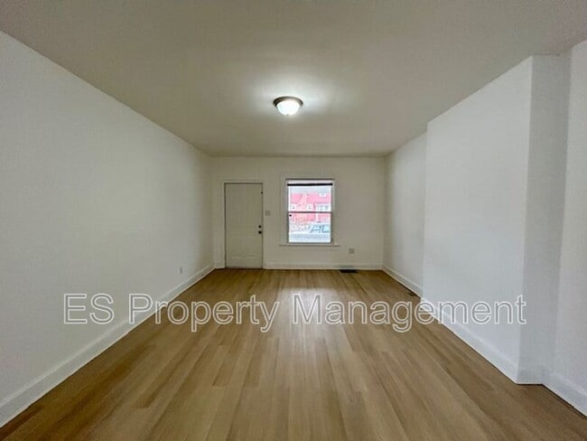 Building Photo - 2960 N Park Ave