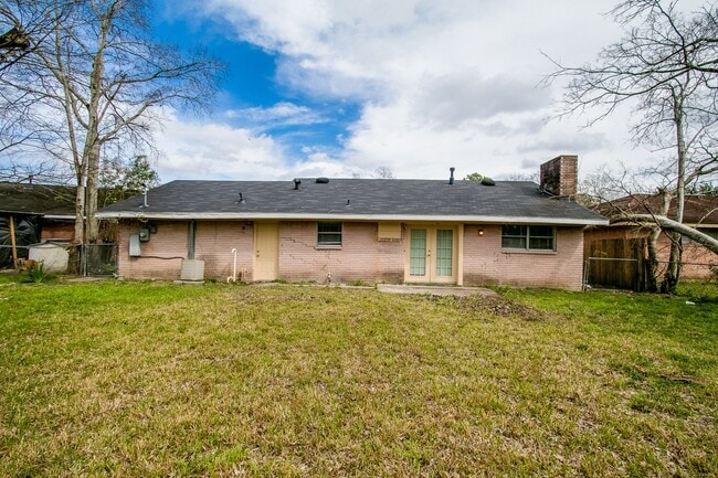 Building Photo - 5755 Oakham St