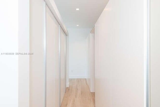 Building Photo - 1325 Bay Dr