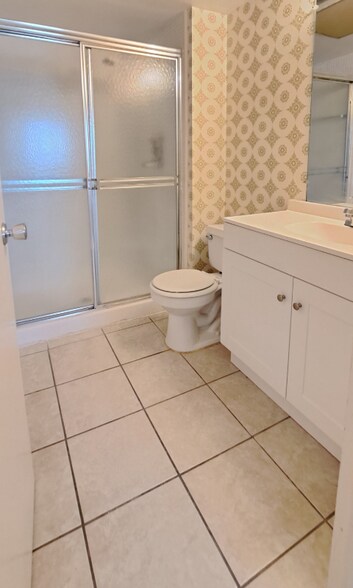 Building Photo - 1845 S Highland Ave