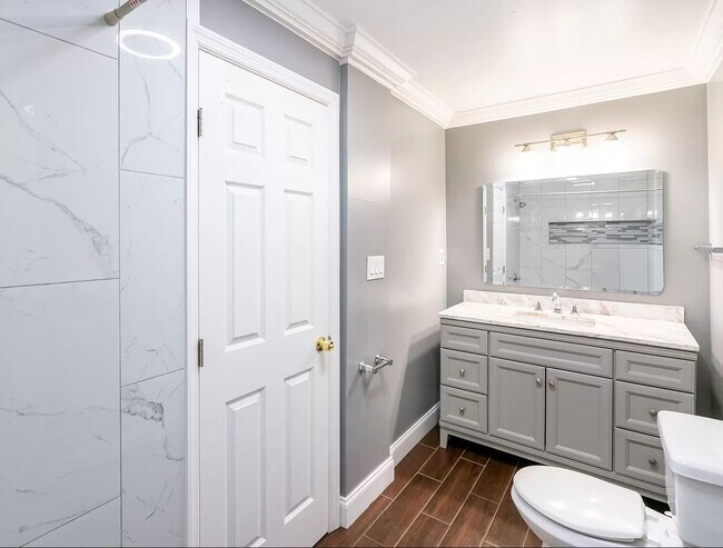 bathroom - 572 Park Pl