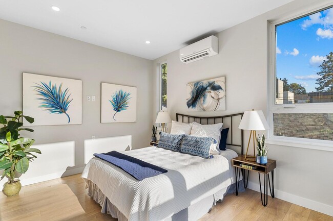 Building Photo - Gorgeous Brand New Construction w/ Rooftop Deck! 3 Bed 2.5 Bath Seattle Home