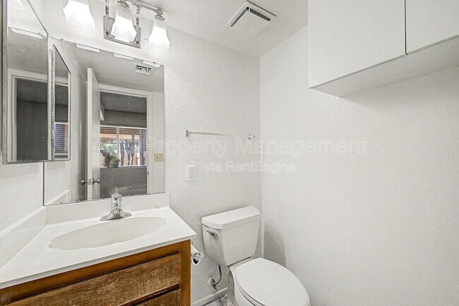 Building Photo - 4050 E Cactus Rd