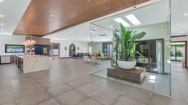 Building Photo - 5812 N 44th Pl