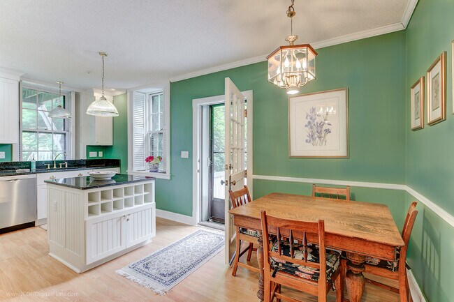 Building Photo - 6 Howe Ave