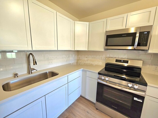 Building Photo - 1611 N Hickory Ave