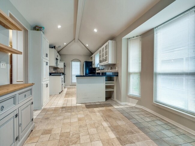 Building Photo - 1728 Tawakoni Ln