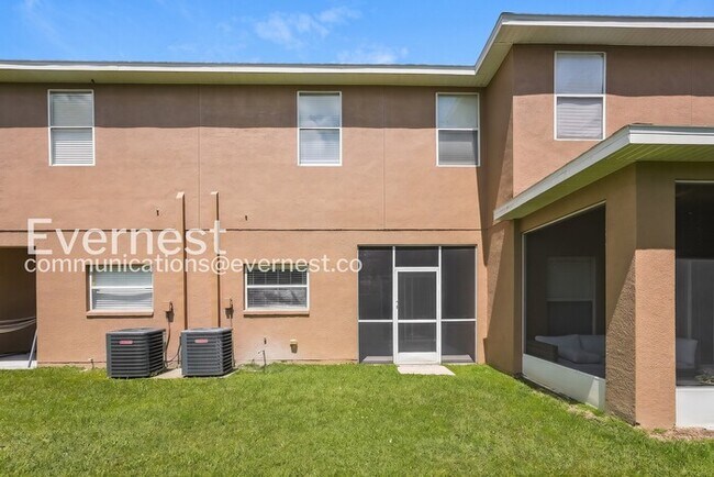 Building Photo - Limited Time Special Offer / 3 Bed/2.5 Bath Townhome with Garage / Pet-Friendly / Vouchers Accept...