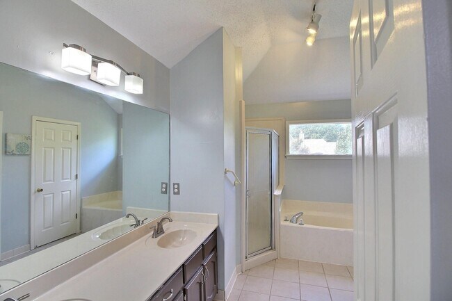 Building Photo - 1493 Wolf Hunt Dr