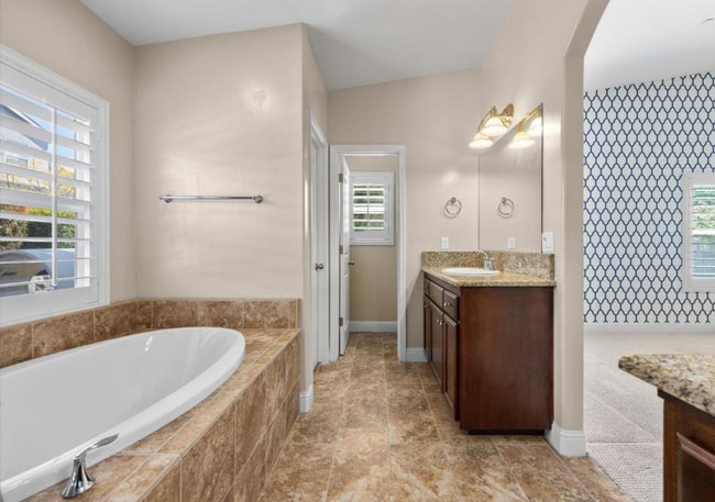 Building Photo - Beautiful 4 Bed 2 Bath Home!!!