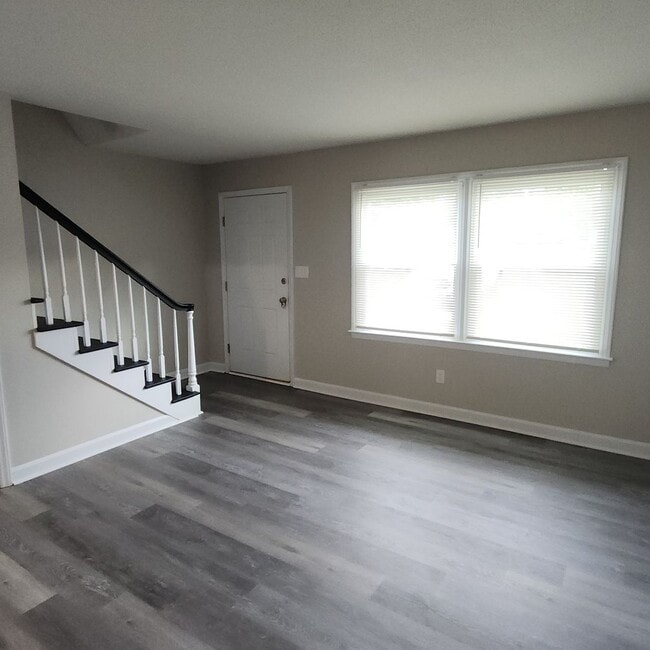 Building Photo - Townhouse Apartment FOR RENT in the Heart ...