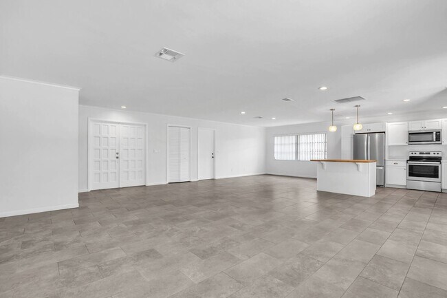Building Photo - RARELY AVAILABLE!  3BED/2BATH POOL HOME FOR RENT-SARASOTA, FL $2995.00