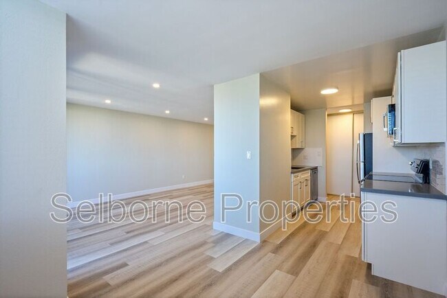 Building Photo - 601 Oakland Ave