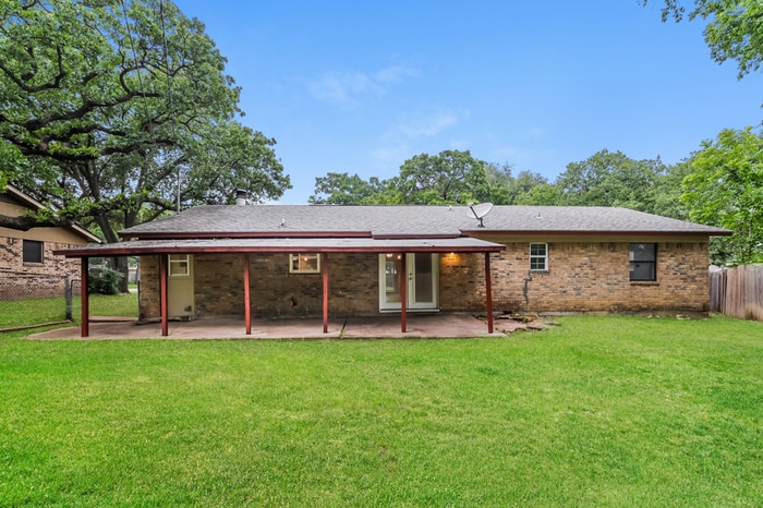 Building Photo - 224 NE Michael Dr