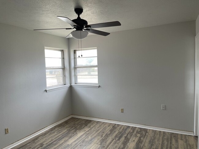 Building Photo - 3 bedroom home for rent in SW OKC,  - granite counter-tops! new stainless gas range and new dishw...