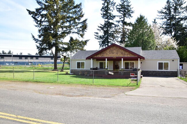 Building Photo - 5724 Hillcrest Dr SW