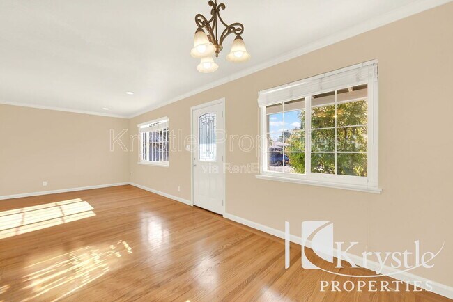 Building Photo - 342 Los Altos Pl