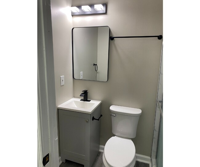 Building Photo - 2123 Sinclair Ln