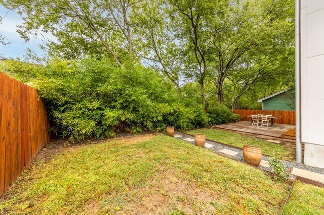 Building Photo - Gorgeous Fully Furnished Home in Brentwood...