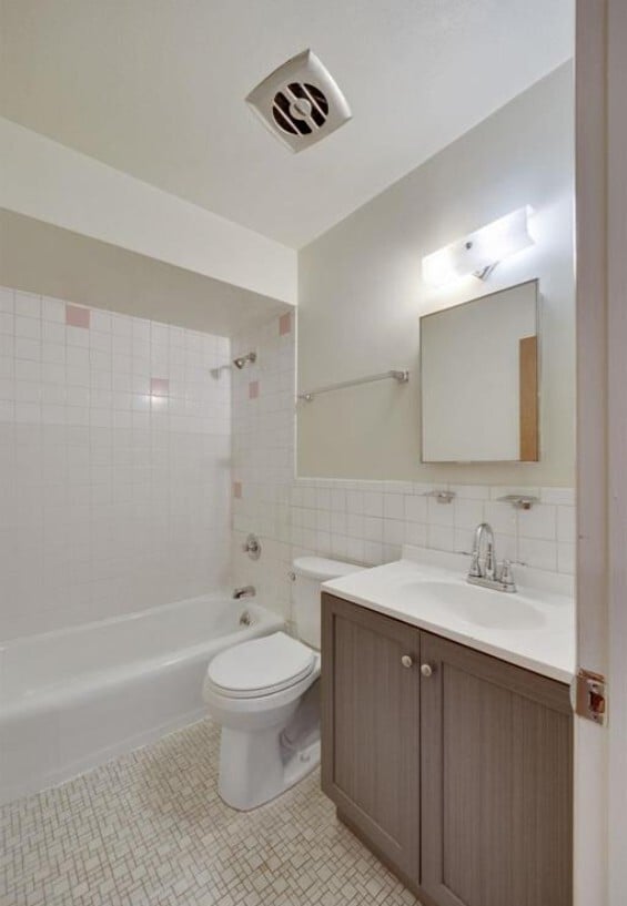 Building Photo - 1218 Iron St