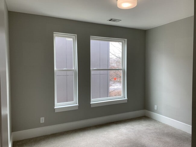 Building Photo - BEAUTIFUL TOWNHOMES IN MIDTOWN