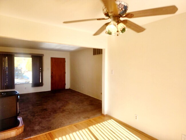Building Photo - Cozy Home In North Valley